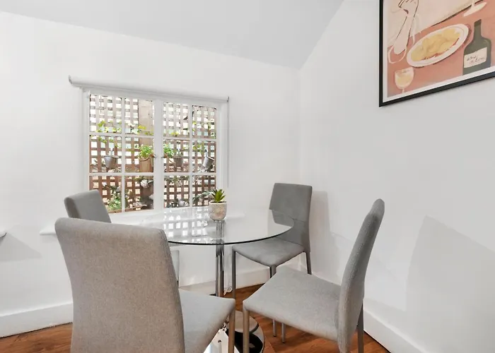 2 Bed Piccadilly Apartment 1